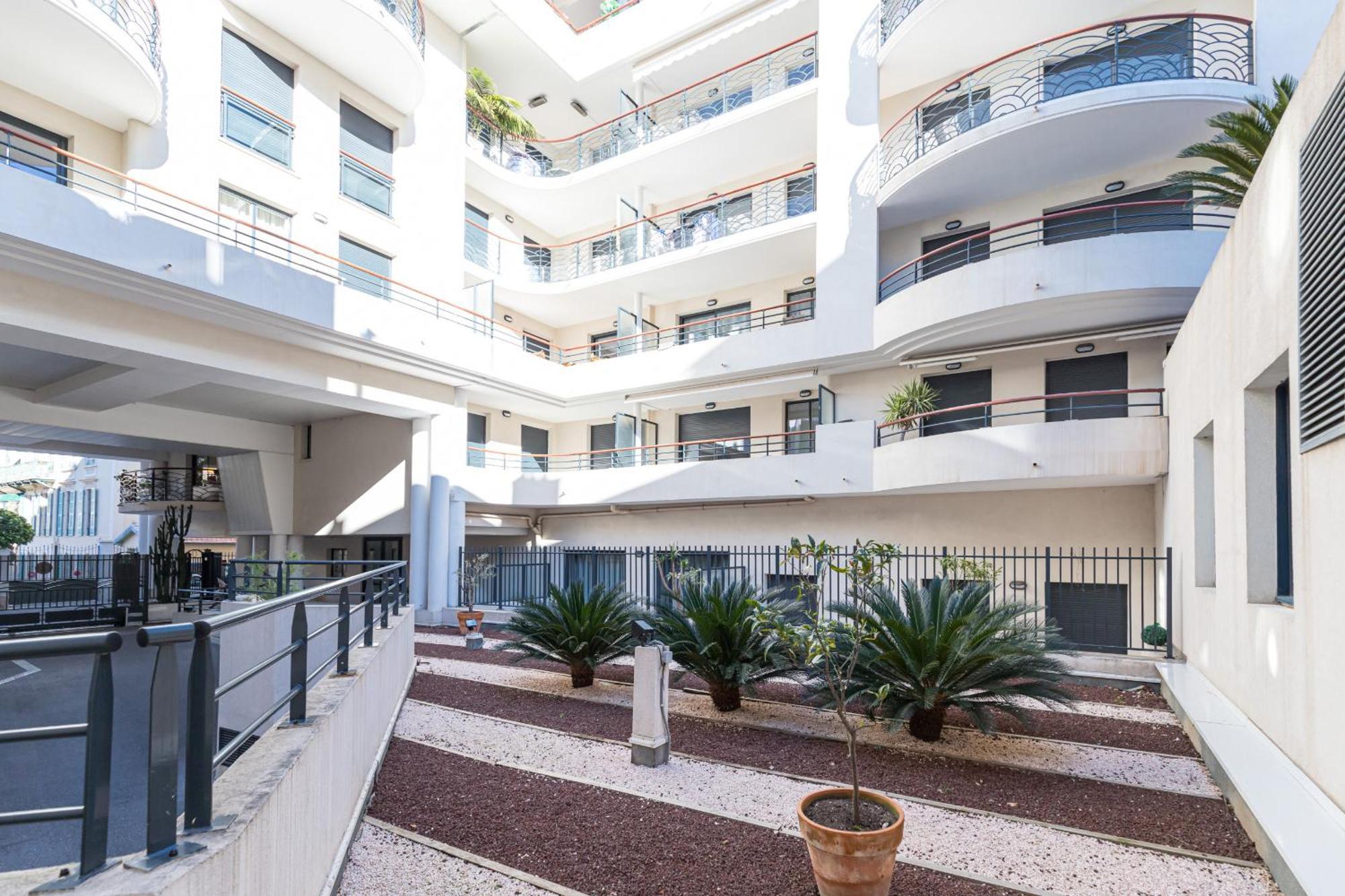 Nice 1 Bedroom Downtown Carre D'Or With Garage Zewnętrze zdjęcie